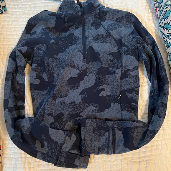 Lululemon It’s Rulu Run Cropped Half Zip Blue Camo Size 4 - Picture 2 of 4